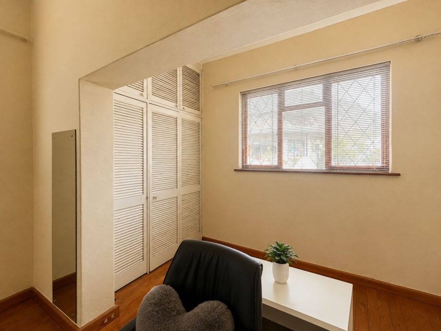 2 Bedroom Property for Sale in Vredehoek Western Cape
